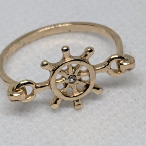 Vintage Jewelry - Nautical Ship's Wheel Gold tone Ring w/ Rhinestone